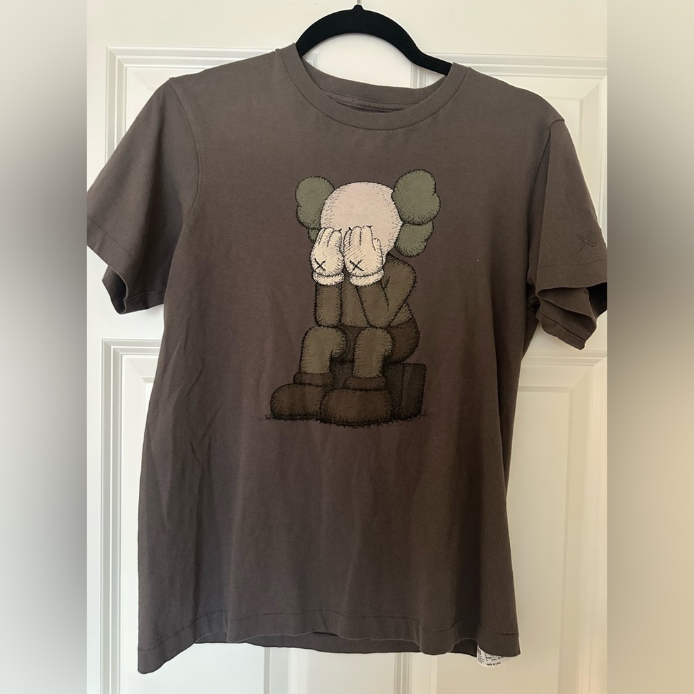 NWOT* KAWS x Uniqlo Passing Through Brown T-Shirt- Size Small